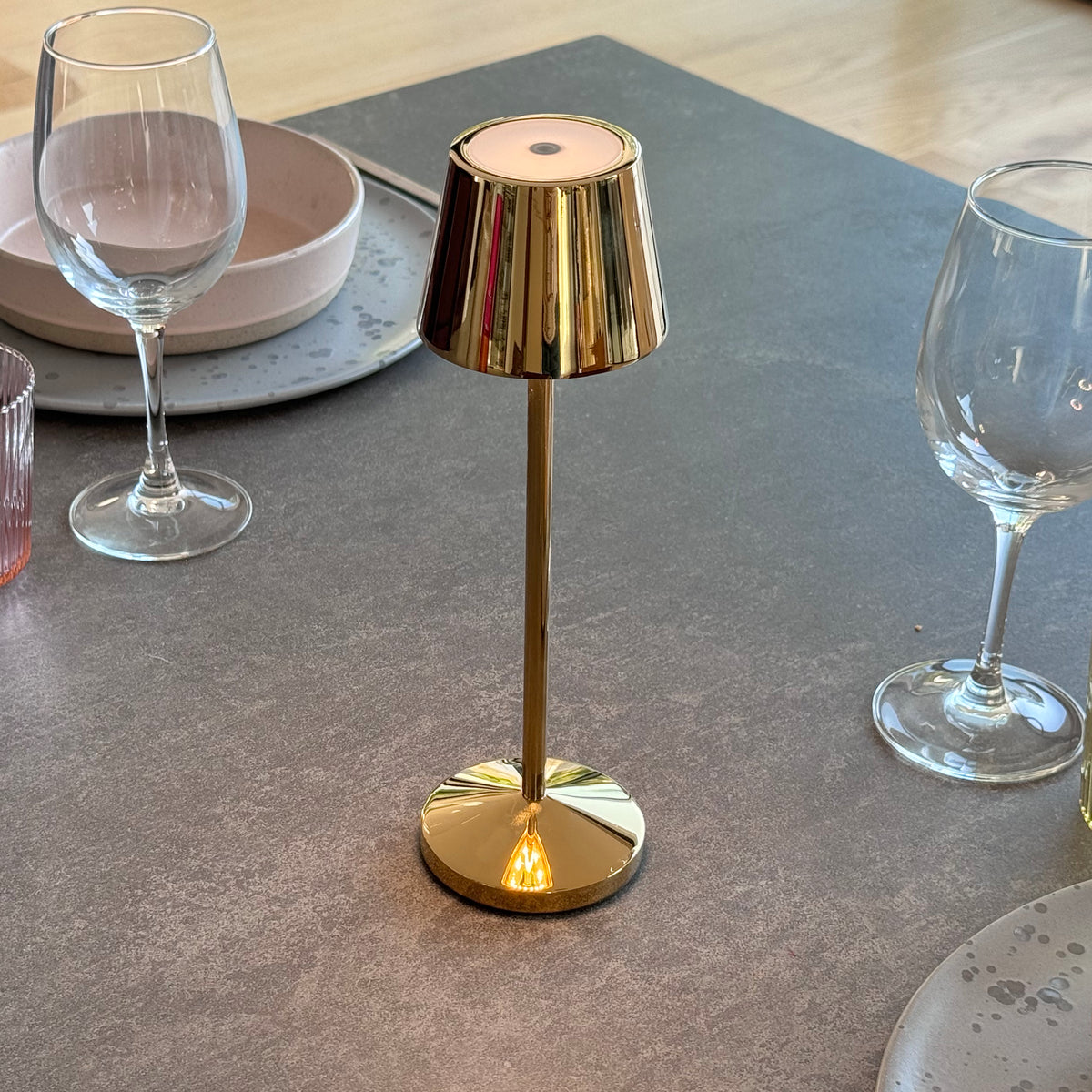 9 Lampe de table EMILY + Socle de charge