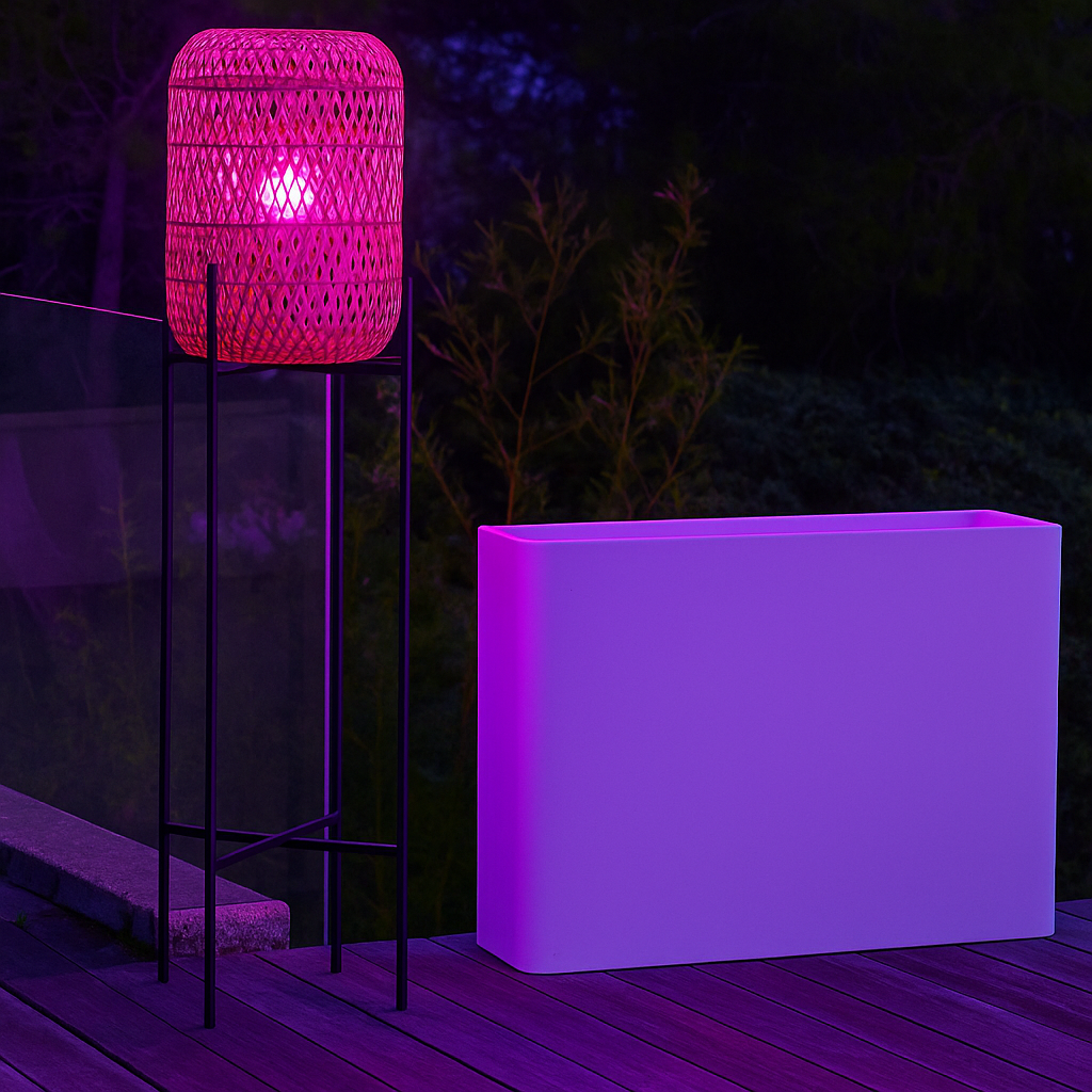 Lampadaire sans fil à 4 pieds metal LED blanc et multicolore dimmable en poly rotin H150cm avec télécommande