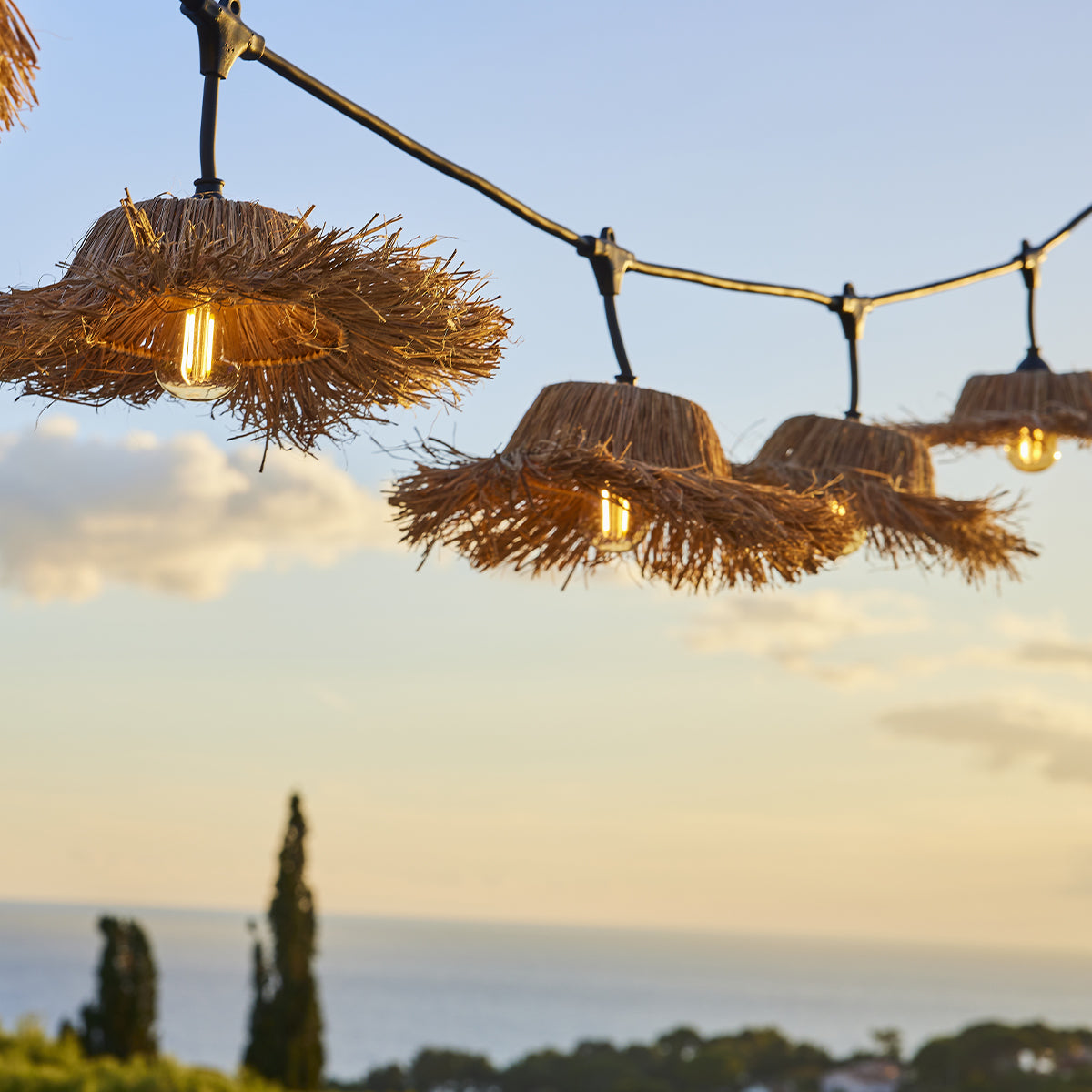 Guirlande lumineuse extérieure raccordable 6m avec 7 ampoules LED filament E27 blanc chaud TAHITI LIGHT Abat-jour en paille bohème