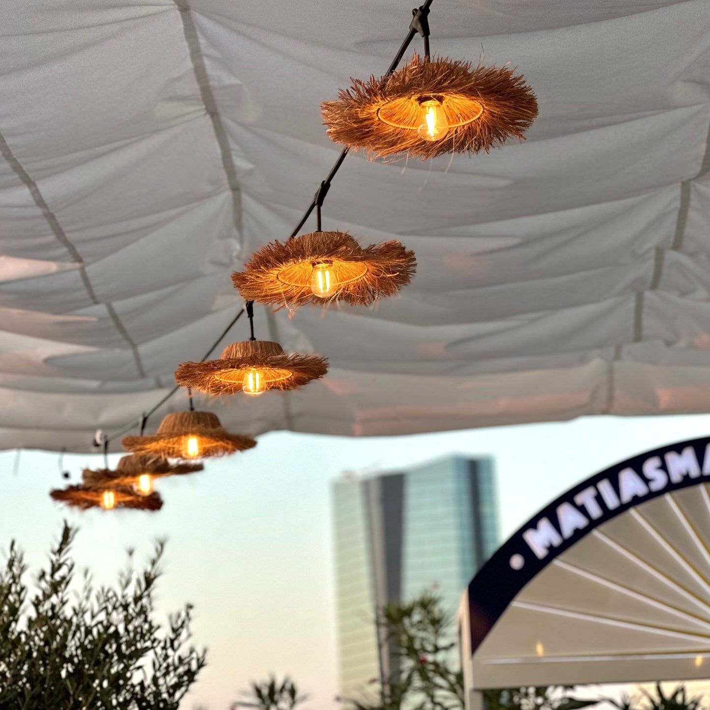 Guirlande lumineuse extérieure raccordable 6m avec 7 ampoules LED filament E27 blanc chaud TAHITI LIGHT Abat-jour en paille bohème