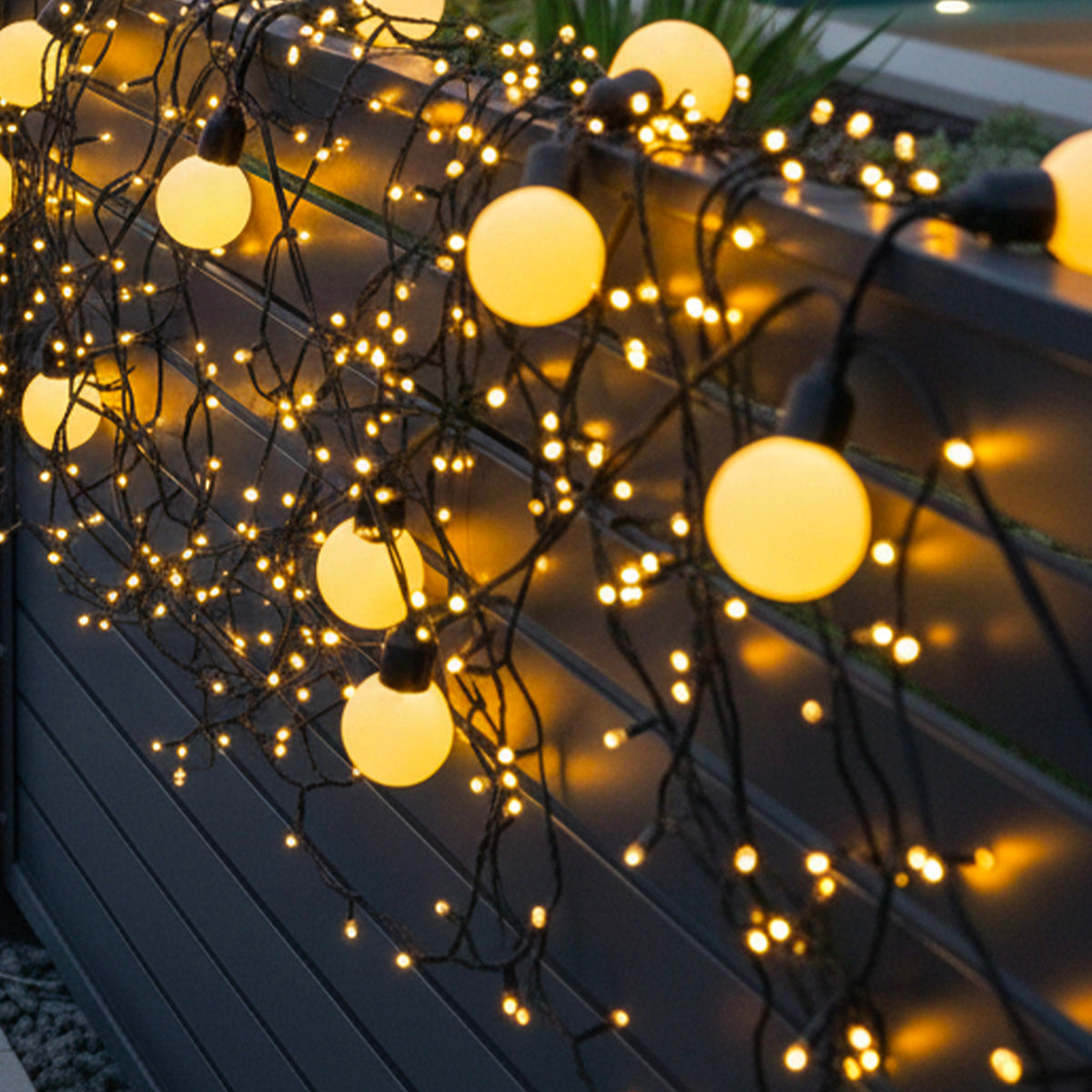 Lot de 2 guirlandes lumineuses solaires 40 globes LED blanc chaud et multicolore détecteur crépusculaire 2x BILLY WARM WHITE MIX 10m