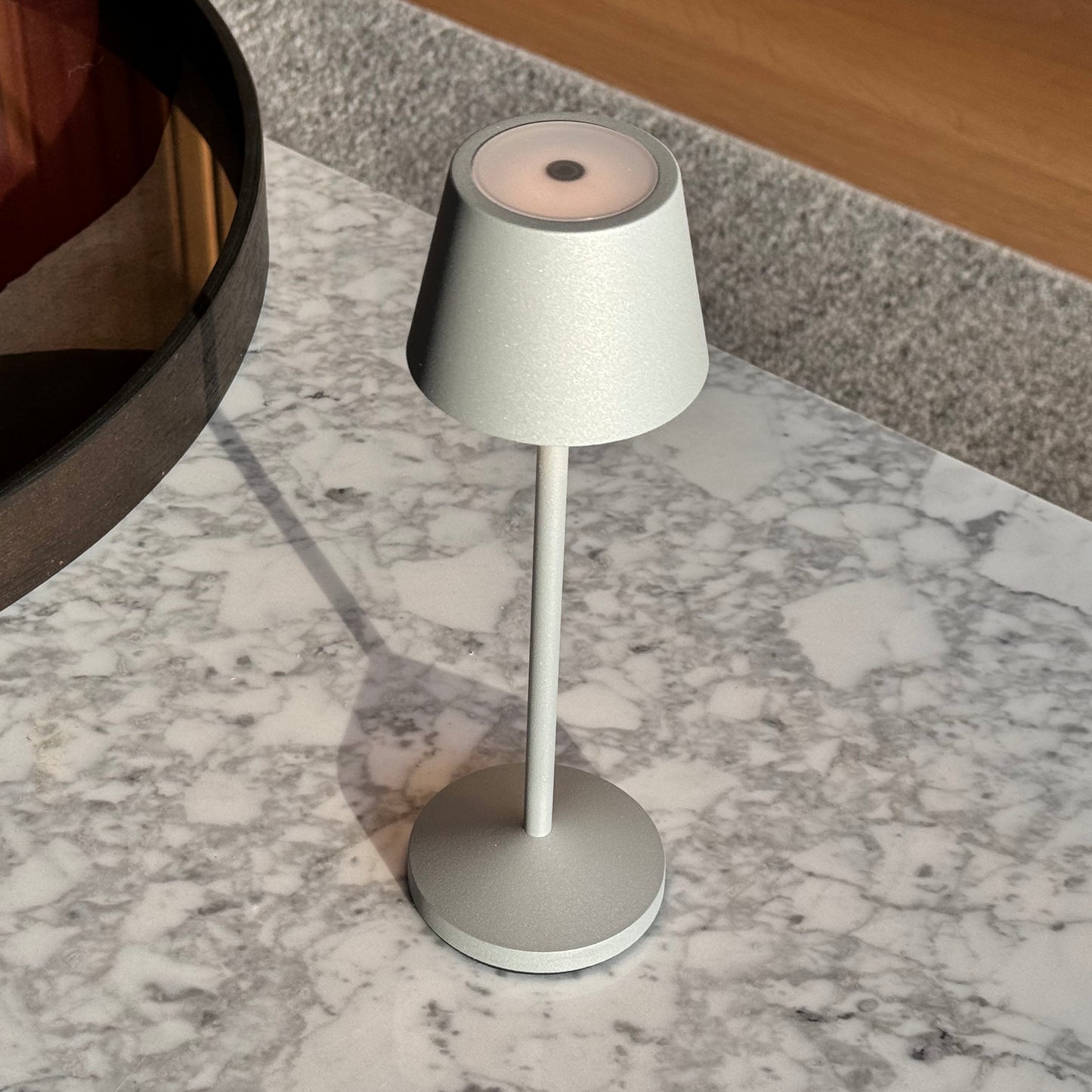 Lampe de table sans fil LED blanc chaud dimmable EMILY H25cm, Gris