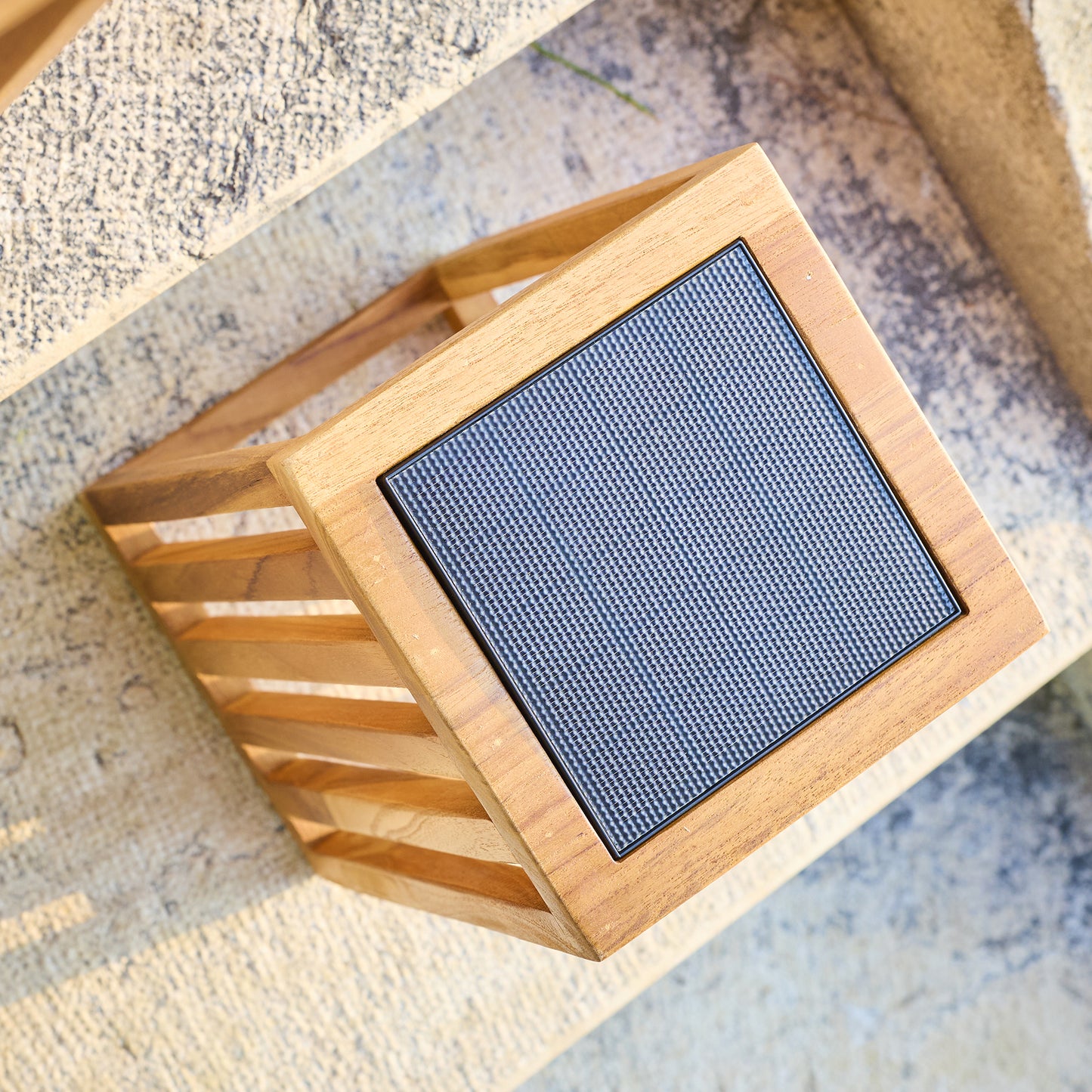 Lanterne solaire décorative LED blanc chaud CHENNAI en bois teck massif H30cm