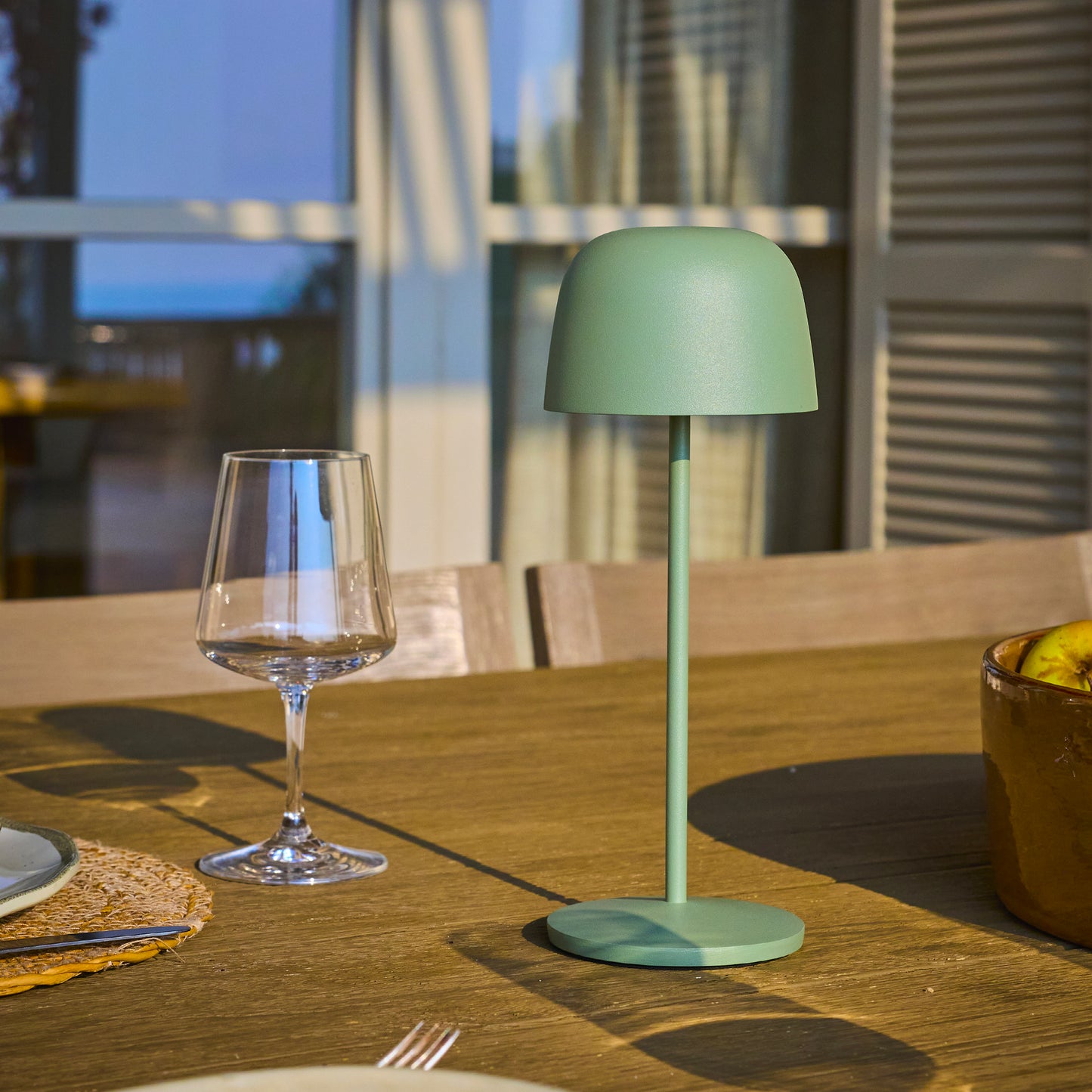Lampe de table touch sans fil en aluminium vert olive LED SOPHIA OLIVE blanc dimmable H28cm