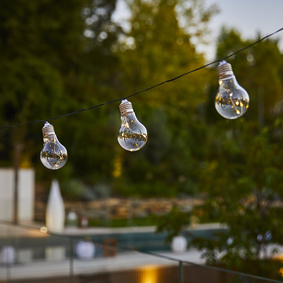 Lot de 2 guirlandes lumineuses solaires 10 globes effet étoilé micro LED blanc chaud 2x FANTASY STAR SOLAR 8m