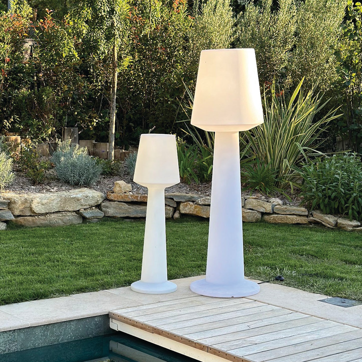 Lampadaire design lumineux filaire pour extérieur éclairage puissant LED blanc AUSTRAL H170cm culot E27