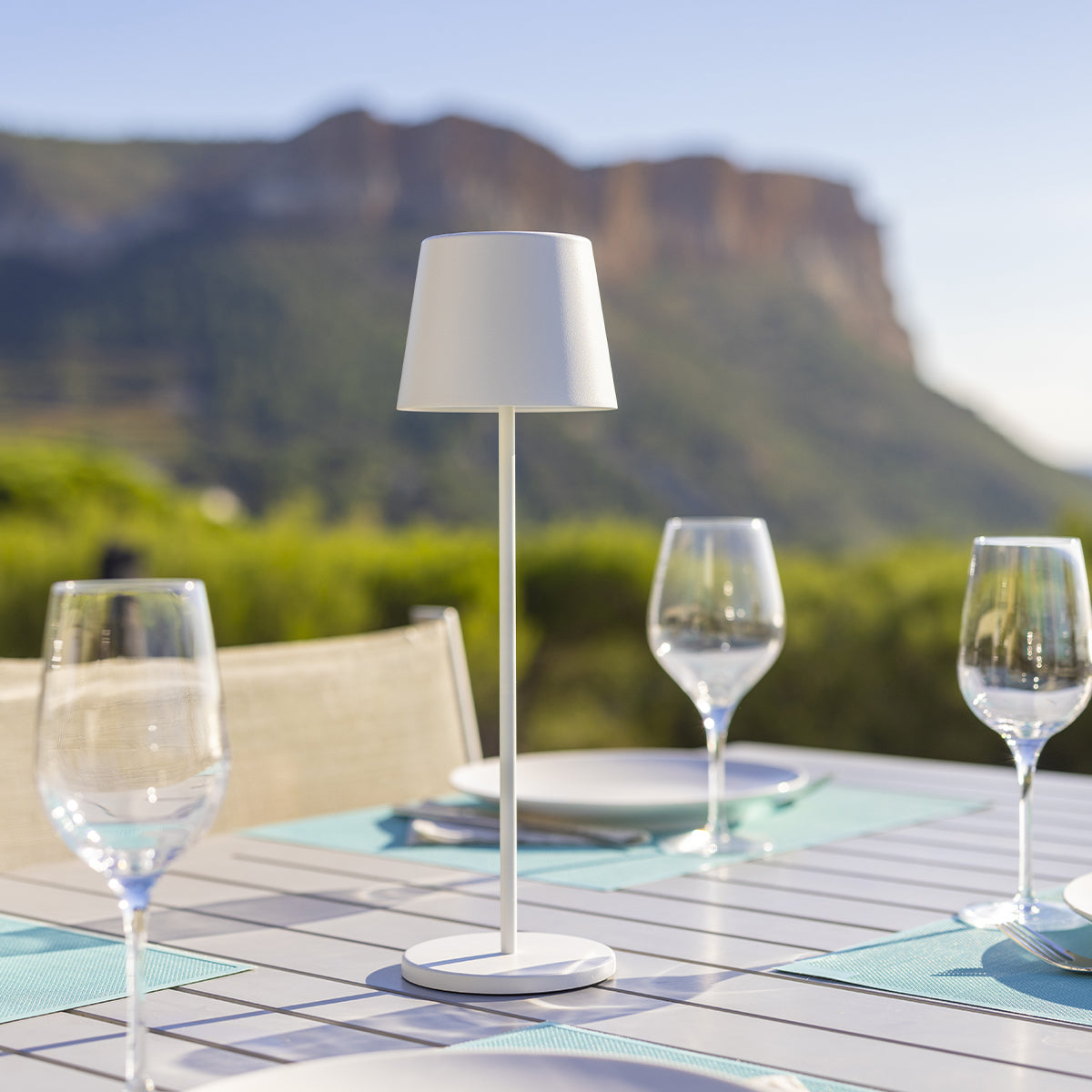 Lampe de table touch sans fil en aluminium blanc LED KELLY WHITE blanc dimmable H38cm