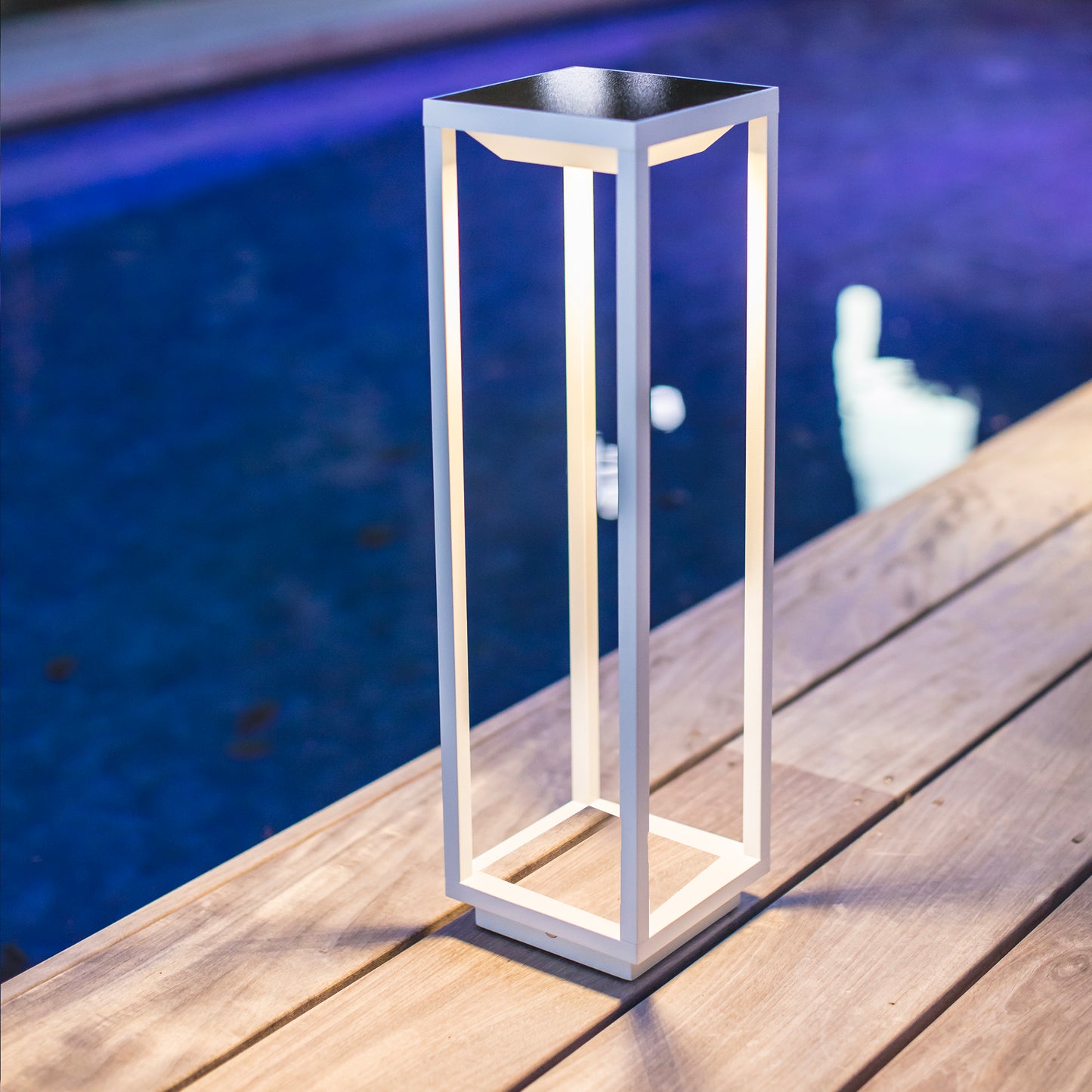 Lanterne sans fil solaire rechargeable en aluminium blanche à poser ou à fixer au mur  LED blanc chaud dimmable BIG HYDRA H52,5cm