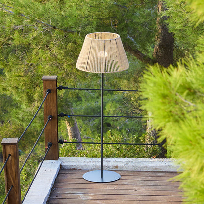 Lampadaire sans fil pied metal LED blanc et multicolore dimmable TALL RAFFY en poly rotin H170cm avec télécommande