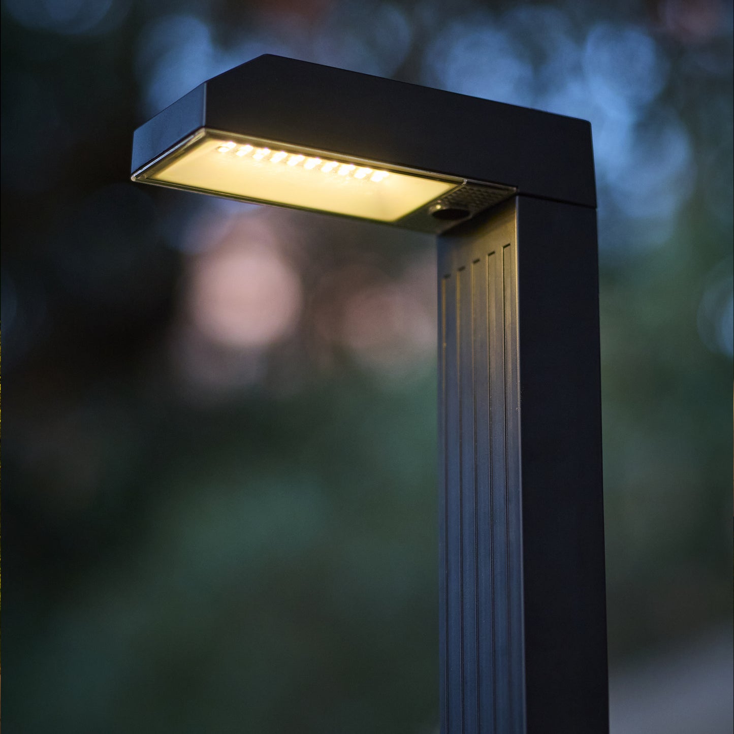 Lot de 4 balises solaires à piquer LED blanc chaud / froid 4X TORLY H40cm