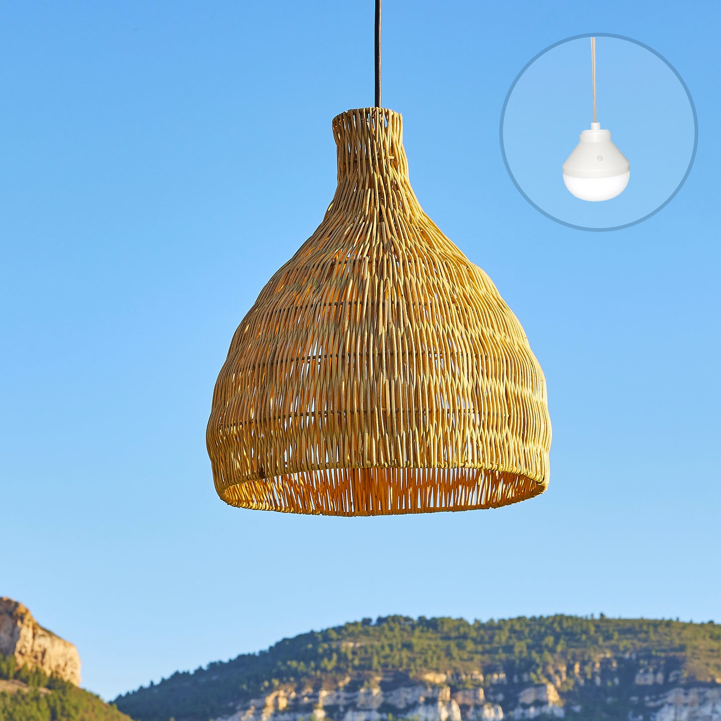 Suspension BELLA NOMAD  en rotin naturel style bohème avec ampoule LED nomade