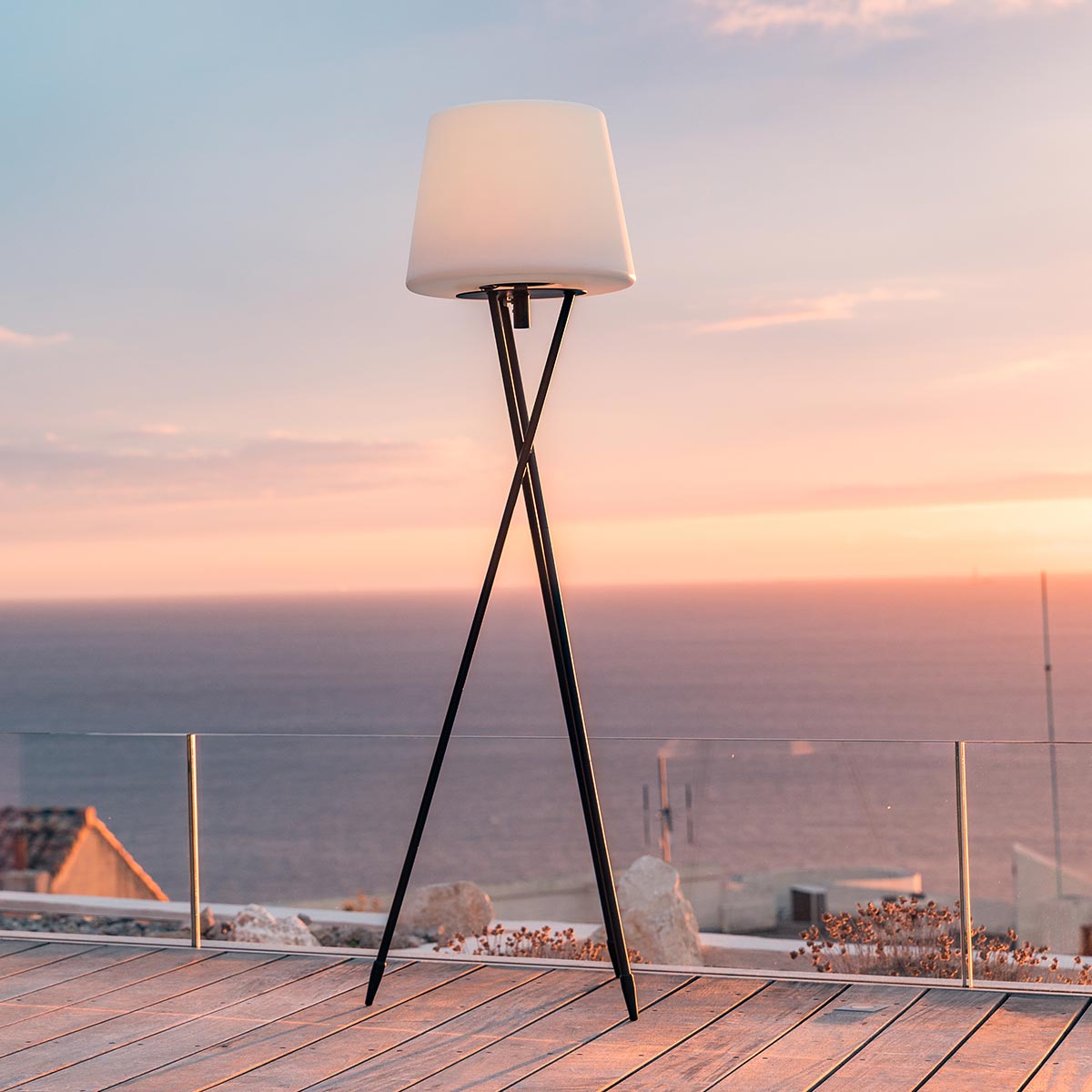 Lampadaire trépied sans fil LED multicolore dimmable TRY H150cm avec télécommande - REDDECO.com