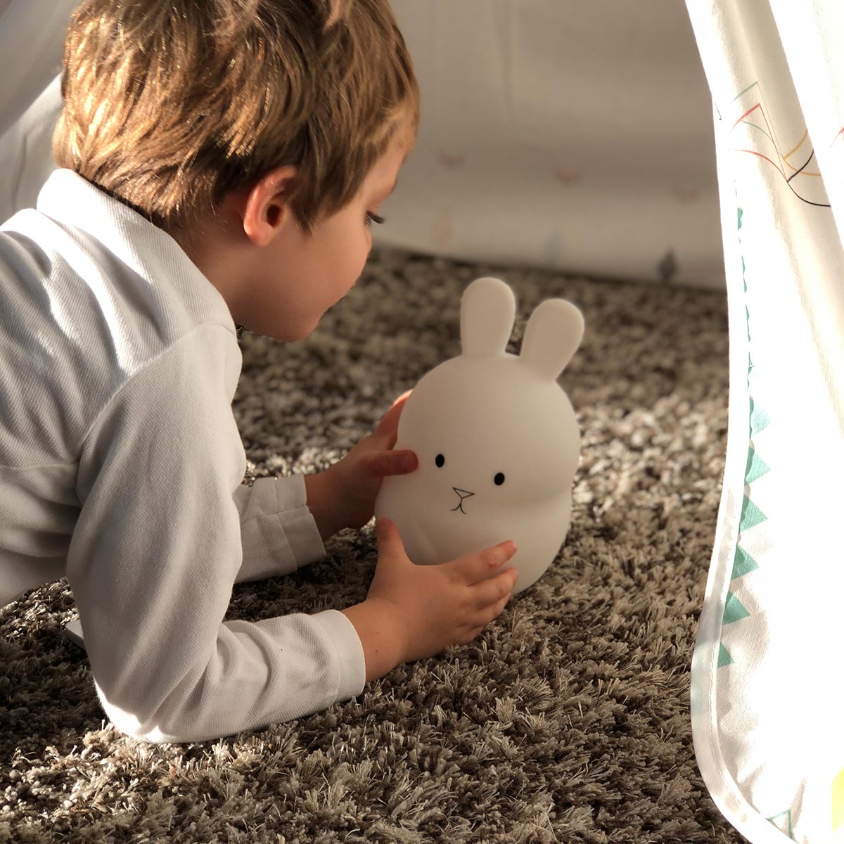 Veilleuse bébé lapin sans fil touch souple LED multicolore dimmable BUNNY H19cm - REDDECO.com